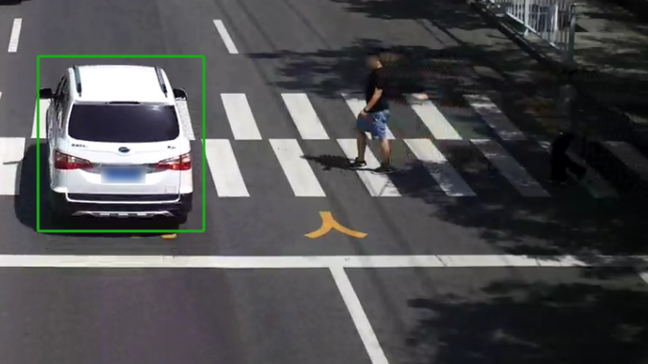 電動車/摩托車駕乘人員不戴頭盔