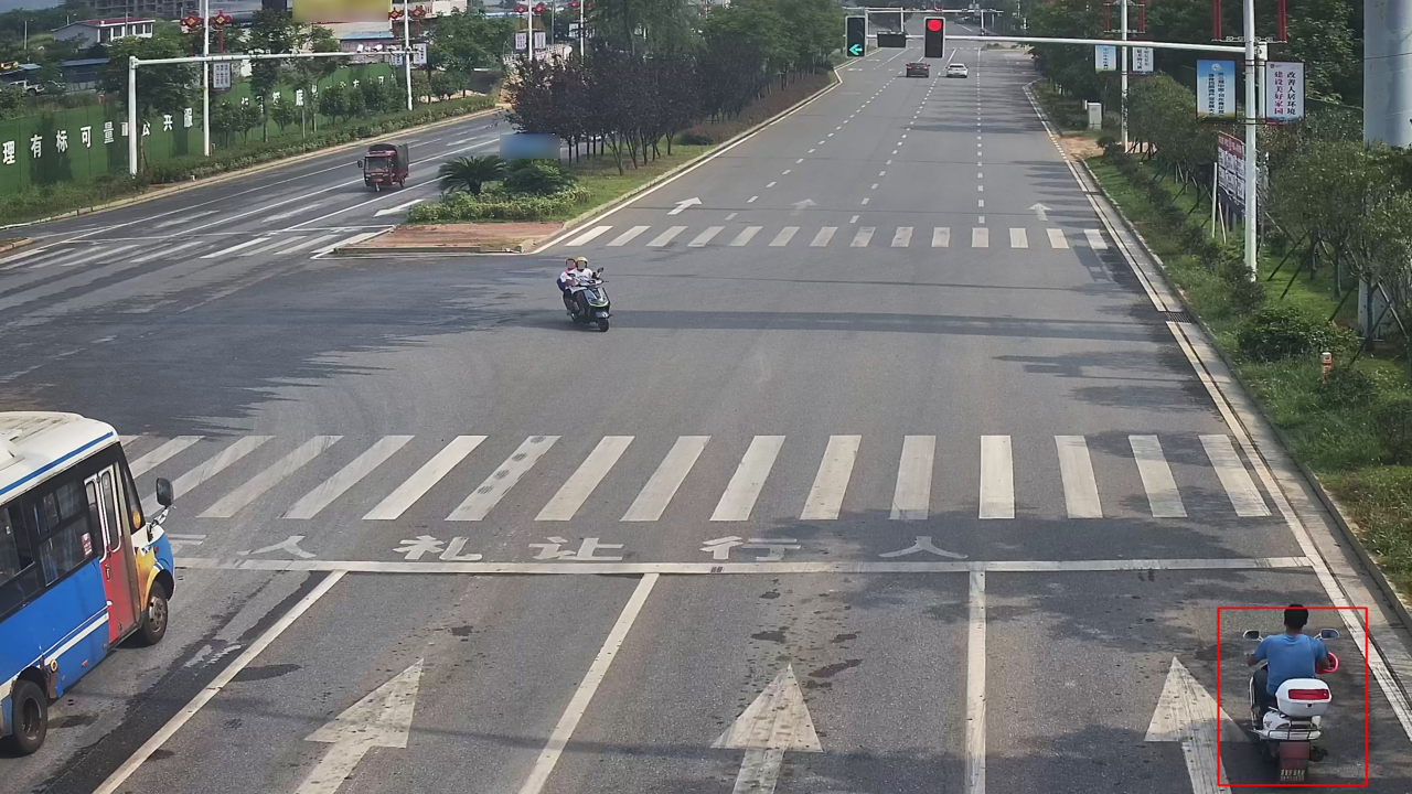 電動車/摩托車駕乘人員不戴頭盔